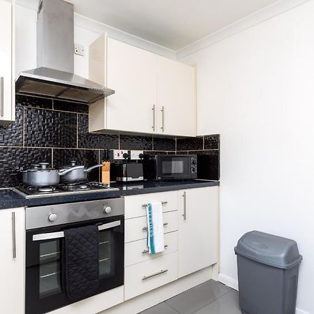 19A The Broadwalk - Cozy 1Br In The Heart Of Crawley Near Gatwick Airport Great For Contractors And Flight Crew Studentsヴィラ エクステリア 写真
