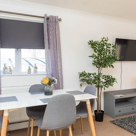 19A The Broadwalk - Cozy 1Br In The Heart Of Crawley Near Gatwick Airport Great For Contractors And Flight Crew Studentsヴィラ エクステリア 写真