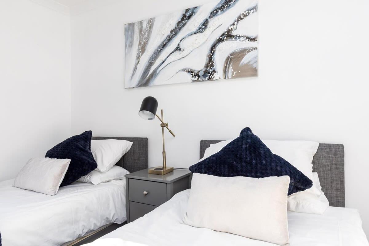 19A The Broadwalk - Cozy 1Br In The Heart Of Crawley Near Gatwick Airport Great For Contractors And Flight Crew Studentsヴィラ エクステリア 写真