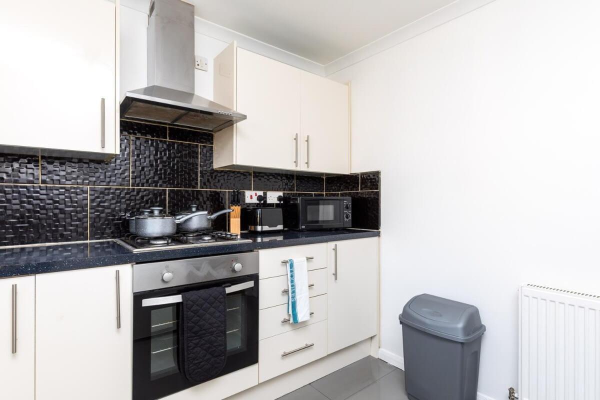 19A The Broadwalk - Cozy 1Br In The Heart Of Crawley Near Gatwick Airport Great For Contractors And Flight Crew Studentsヴィラ エクステリア 写真