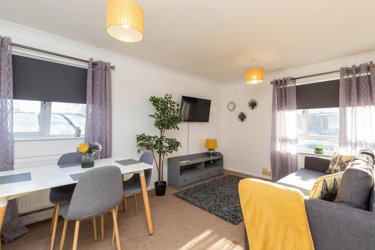 19A The Broadwalk - Cozy 1Br In The Heart Of Crawley Near Gatwick Airport Great For Contractors And Flight Crew Studentsヴィラ エクステリア 写真
