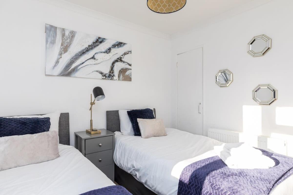 19A The Broadwalk - Cozy 1Br In The Heart Of Crawley Near Gatwick Airport Great For Contractors And Flight Crew Studentsヴィラ エクステリア 写真