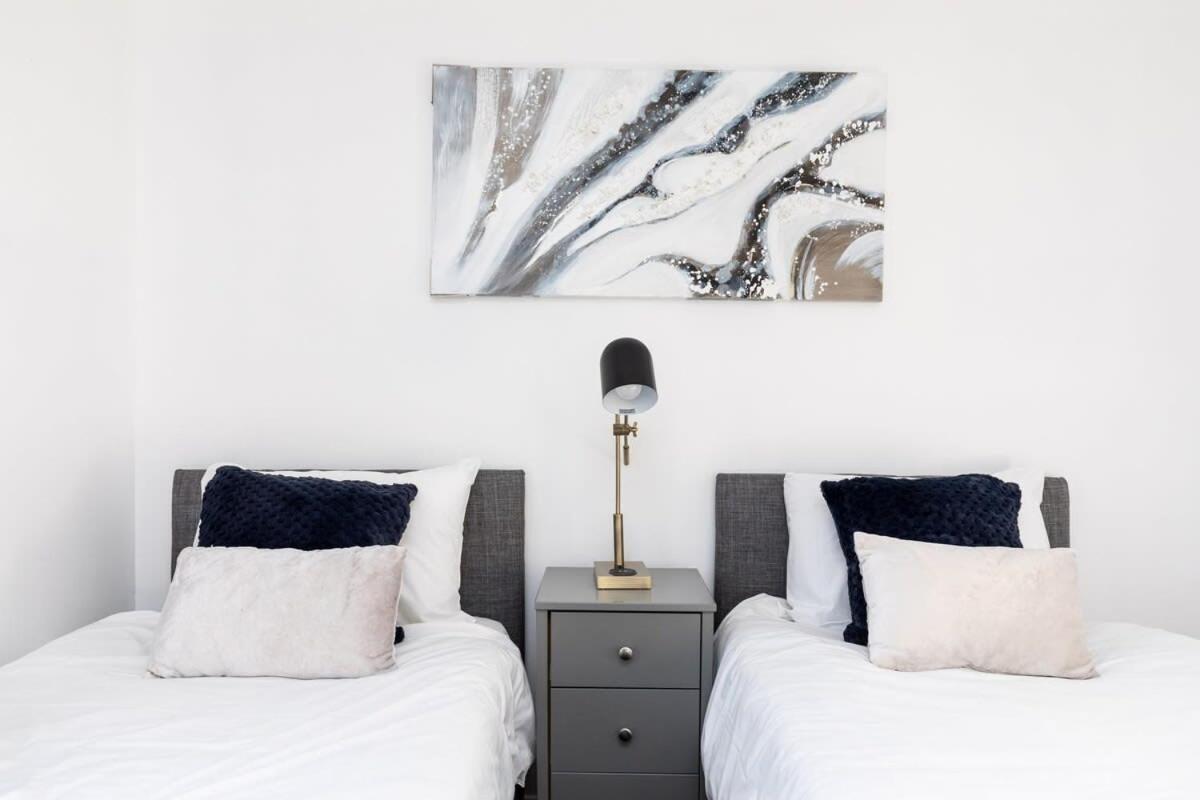 19A The Broadwalk - Cozy 1Br In The Heart Of Crawley Near Gatwick Airport Great For Contractors And Flight Crew Studentsヴィラ エクステリア 写真