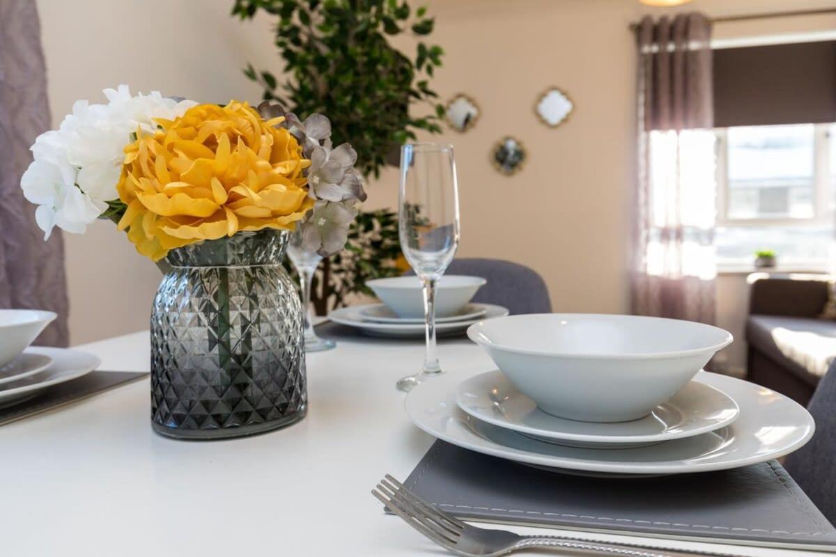 19A The Broadwalk - Cozy 1Br In The Heart Of Crawley Near Gatwick Airport Great For Contractors And Flight Crew Studentsヴィラ エクステリア 写真