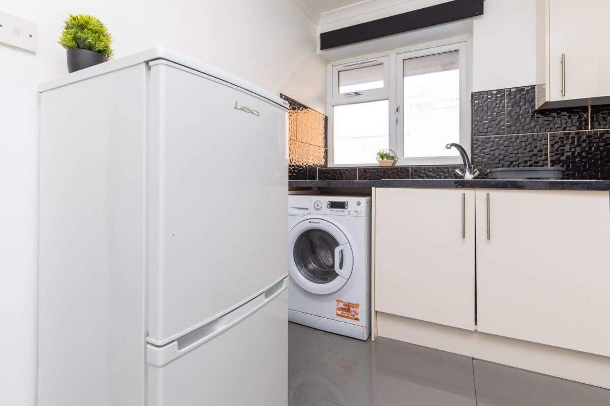 19A The Broadwalk - Cozy 1Br In The Heart Of Crawley Near Gatwick Airport Great For Contractors And Flight Crew Studentsヴィラ エクステリア 写真
