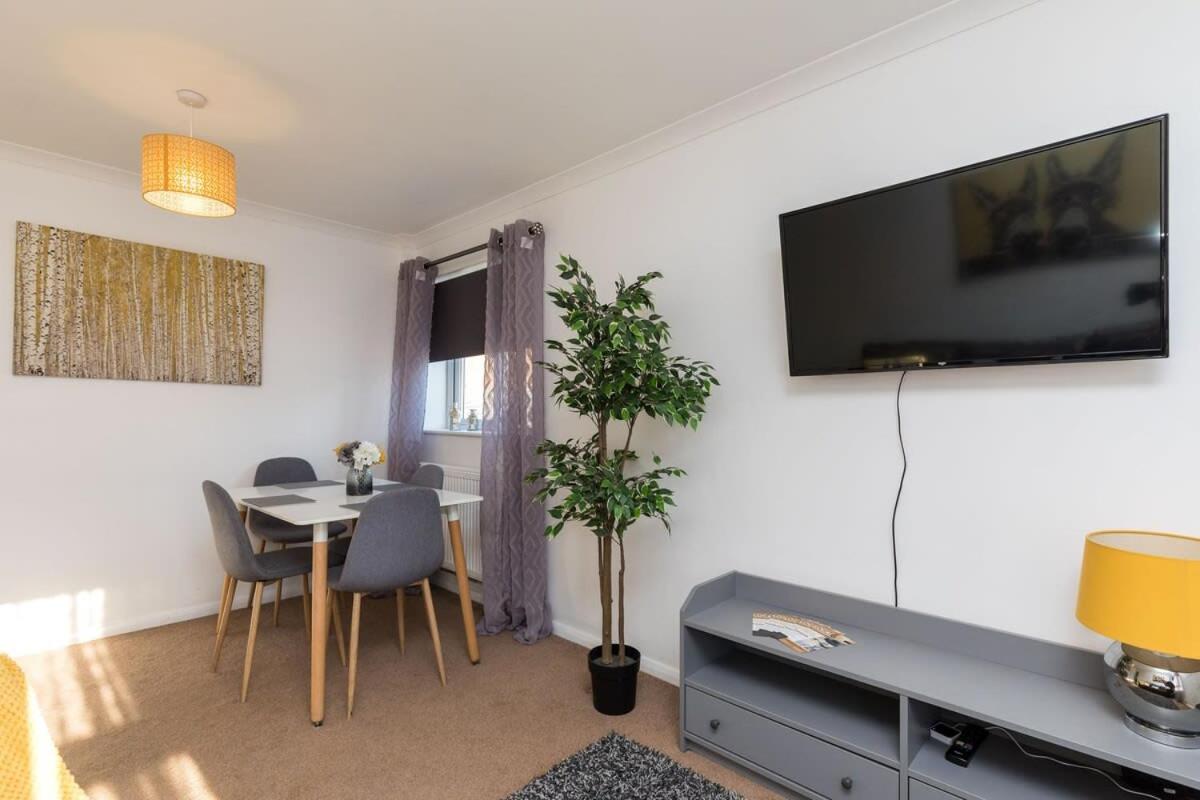 19A The Broadwalk - Cozy 1Br In The Heart Of Crawley Near Gatwick Airport Great For Contractors And Flight Crew Studentsヴィラ エクステリア 写真