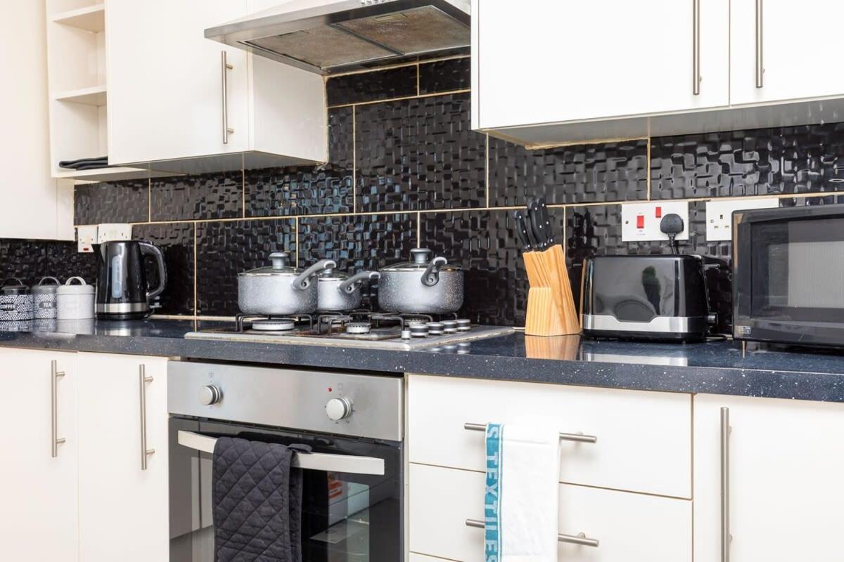 19A The Broadwalk - Cozy 1Br In The Heart Of Crawley Near Gatwick Airport Great For Contractors And Flight Crew Studentsヴィラ エクステリア 写真